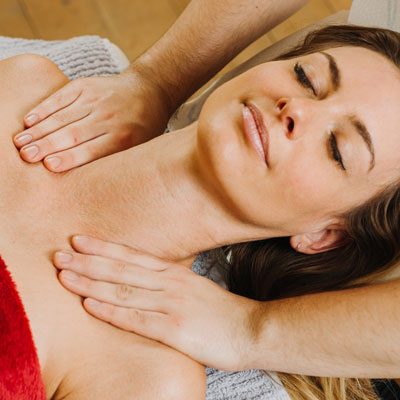 Ganzkörpermassage mit Hot Stone Ganzkörper Massage